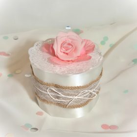   Rózsaszín virágos mini pelenkatorta kislányoknak babalátogató ajándéknak